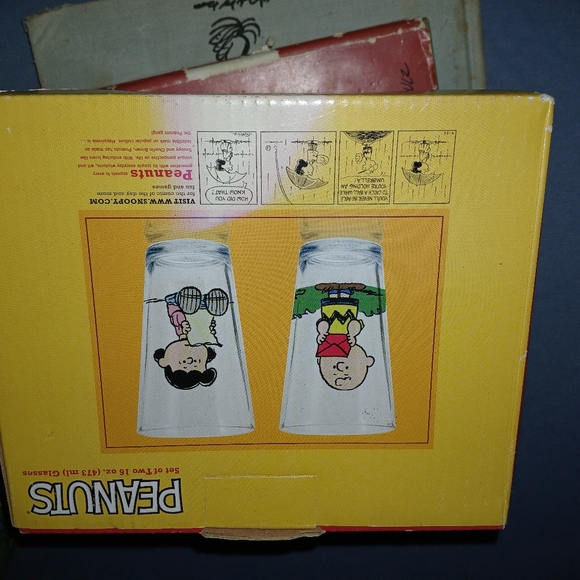2 peanut glasses and 2 Charlie brown books. - Picture 5 of 6